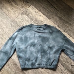 tie dye blue cropped crewneck